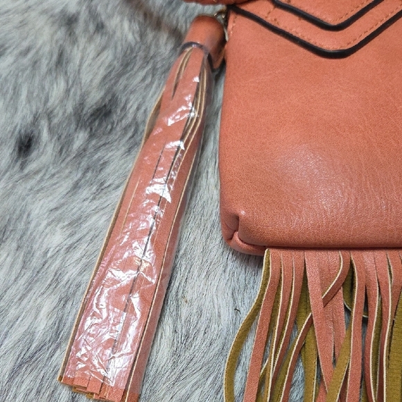 NWT Vegan Coral Fringe Handbag - Picture 3 of 7